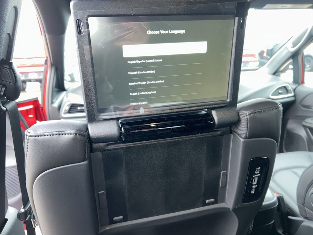 New 2026 Chrysler Pacifica Select image 18