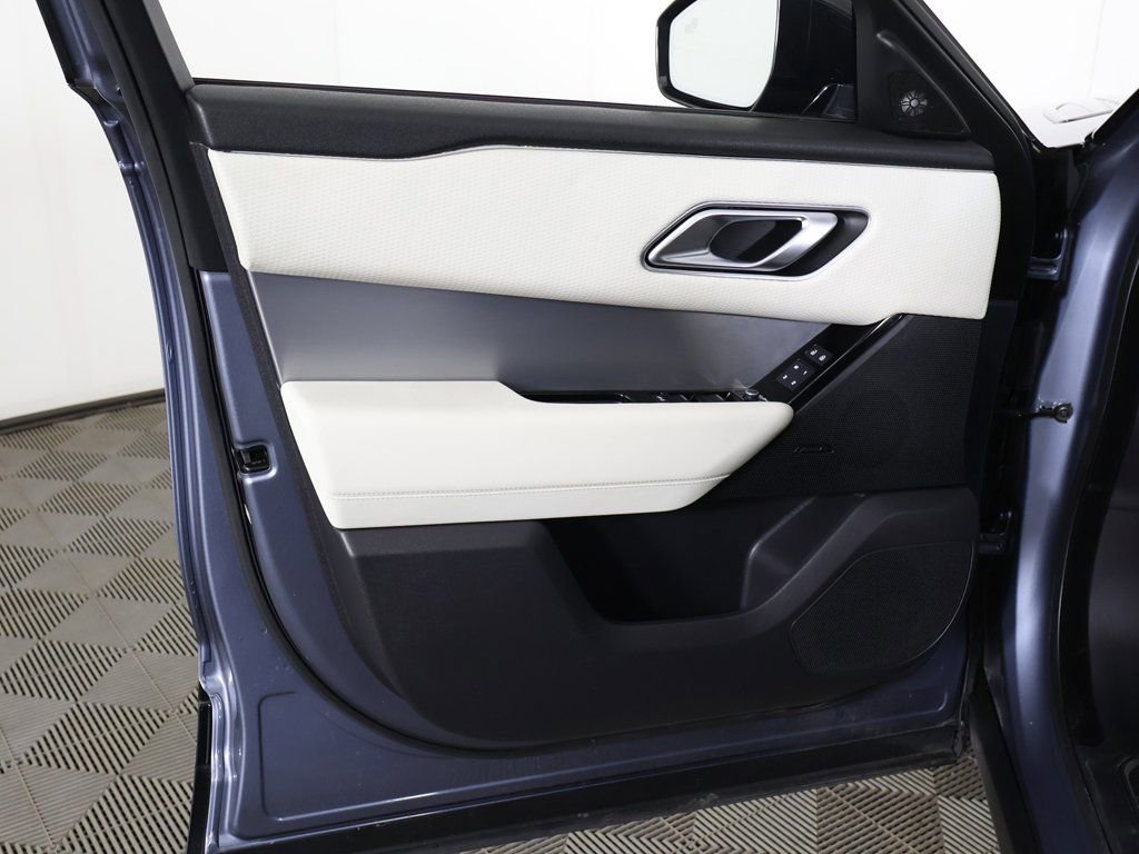 Used 2023 Land Rover Range Rover Velar R-Dynamic S image 28