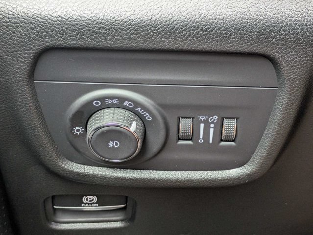 Used 2025 Jeep Grand Cherokee L Limited RWD image 27
