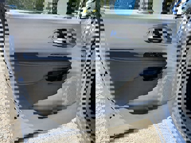 Used 2024 Chrysler Pacifica Touring-L image 23