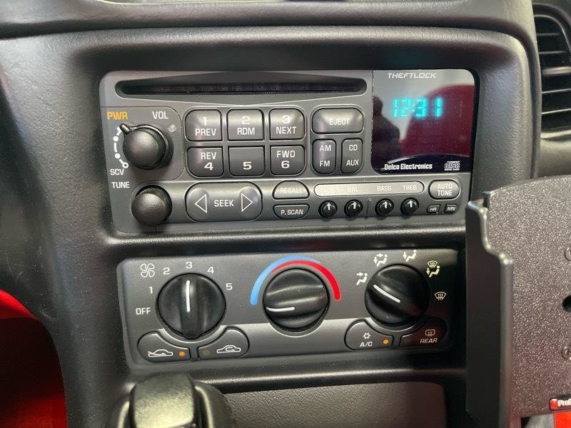 Used 2001 Chevrolet Corvette Convertible RWD image 35