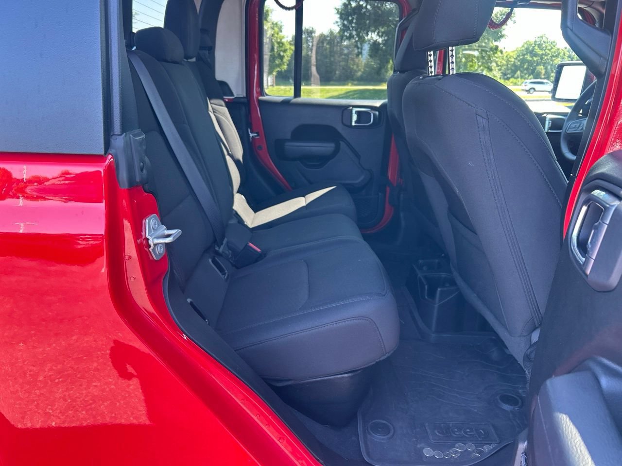 Used 2023 Jeep Gladiator Sport AWD/4WD image 14