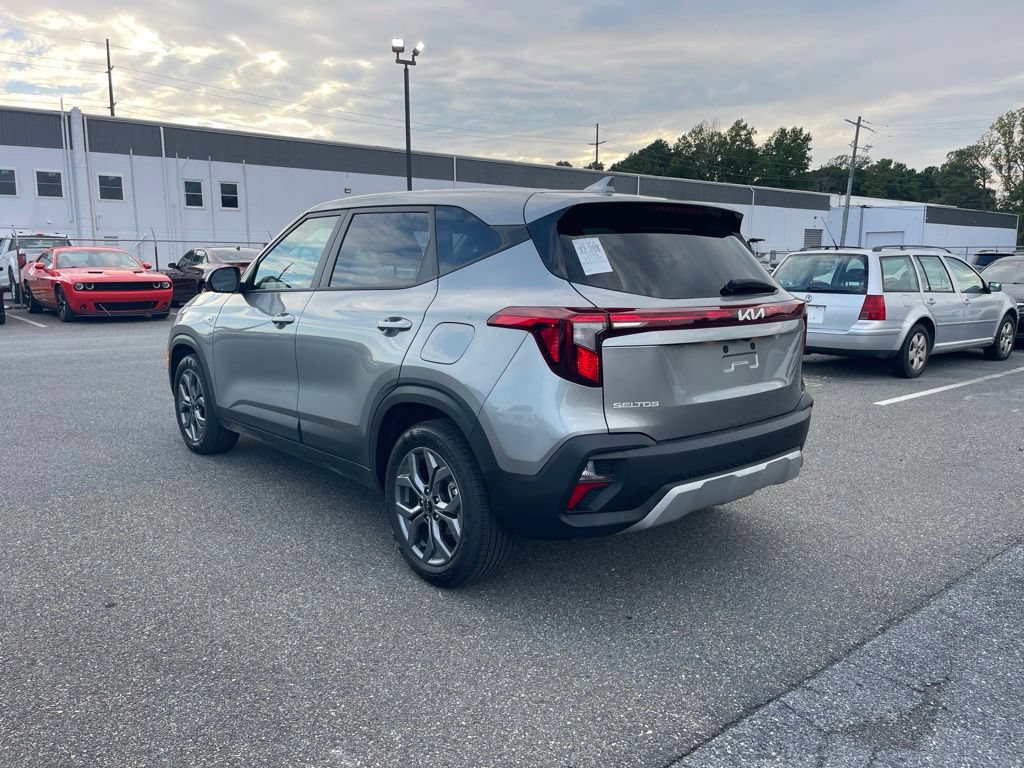 Used 2026 Kia Seltos LX FWD image 3
