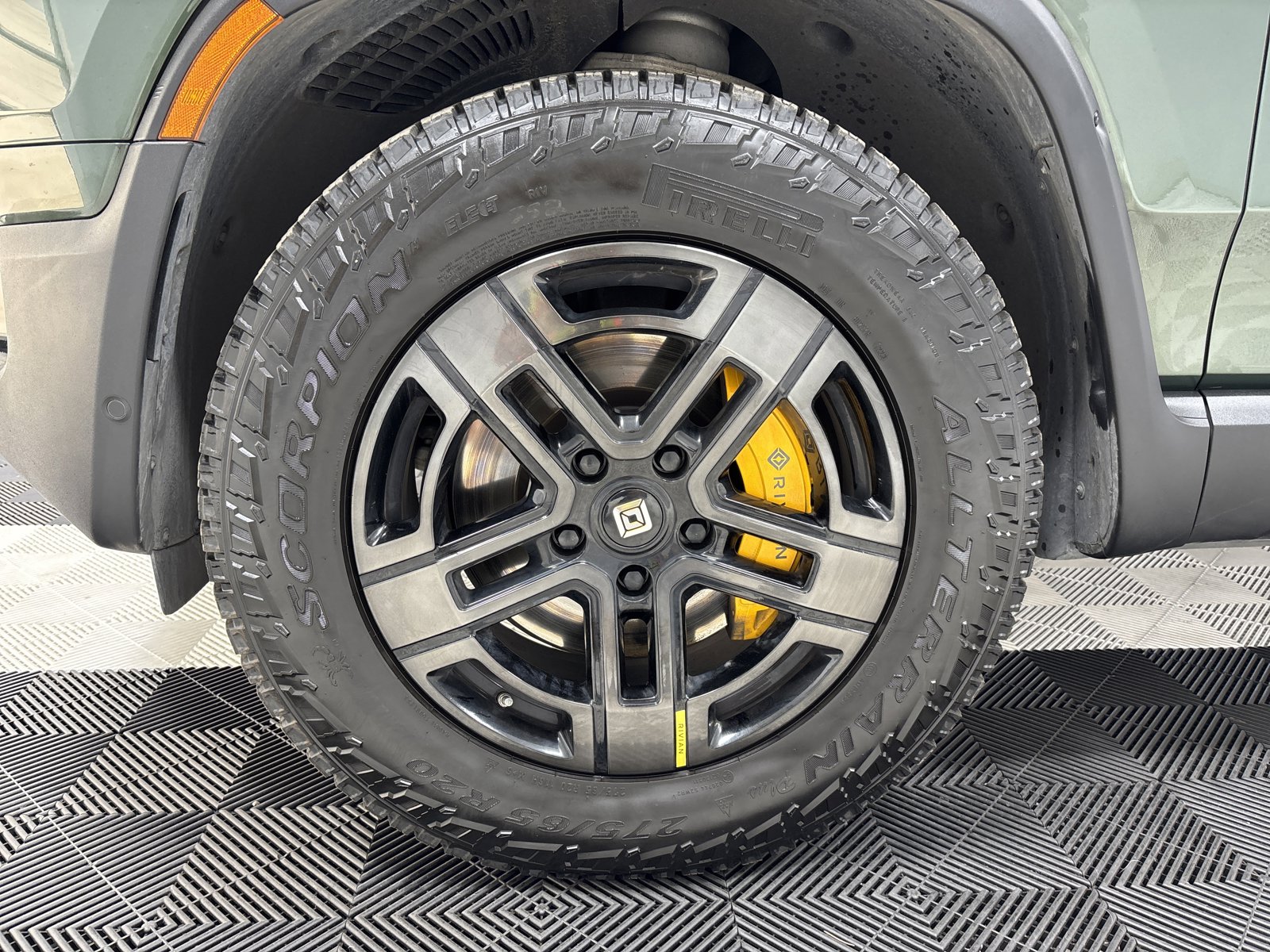 Used 2023 Rivian R1T Adventure image 9