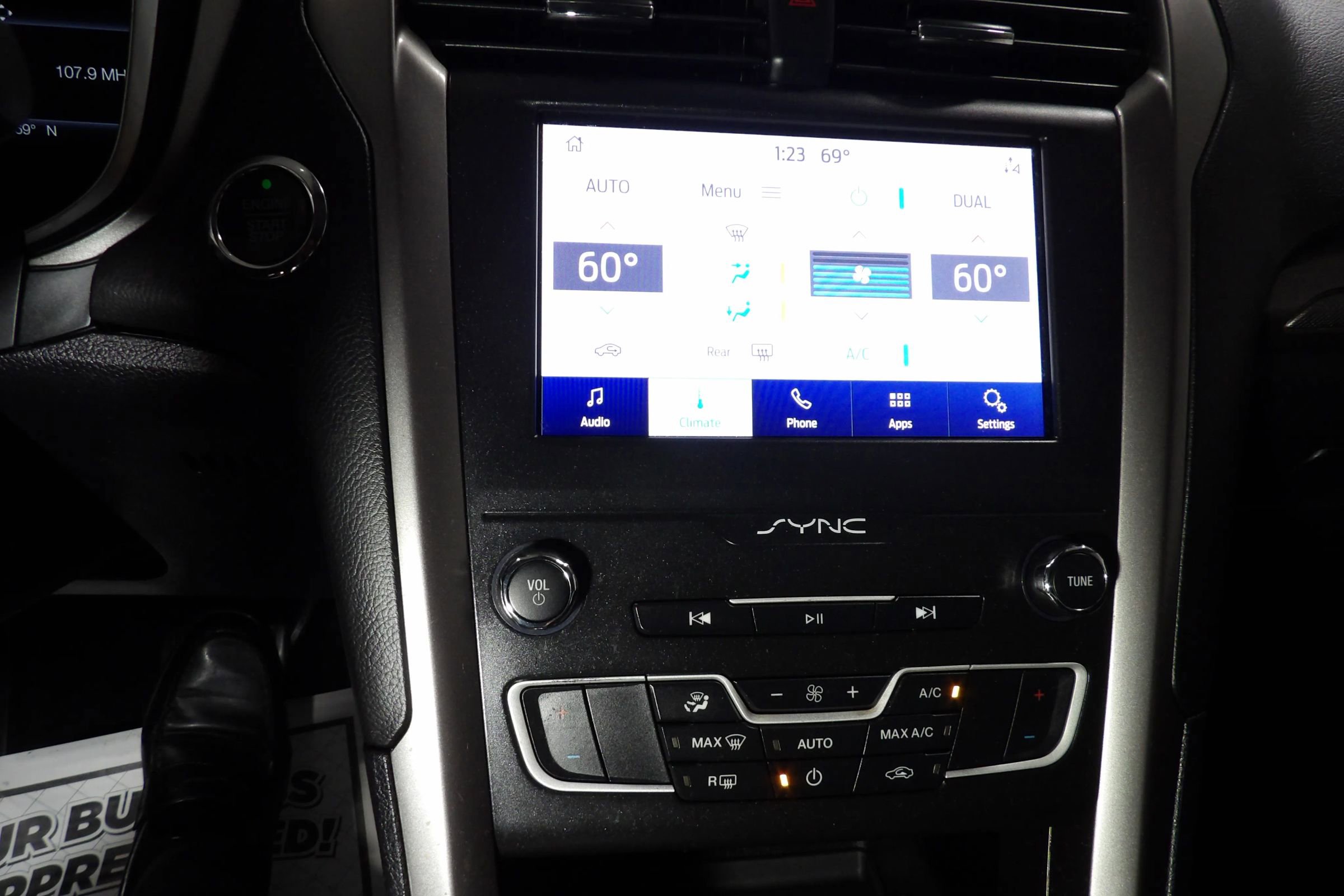 Used 2020 Ford Fusion SE image 16