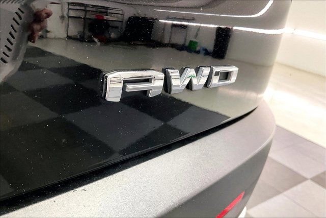 Used 2022 GMC Acadia SLE w/ Driver Convenience Package image 7