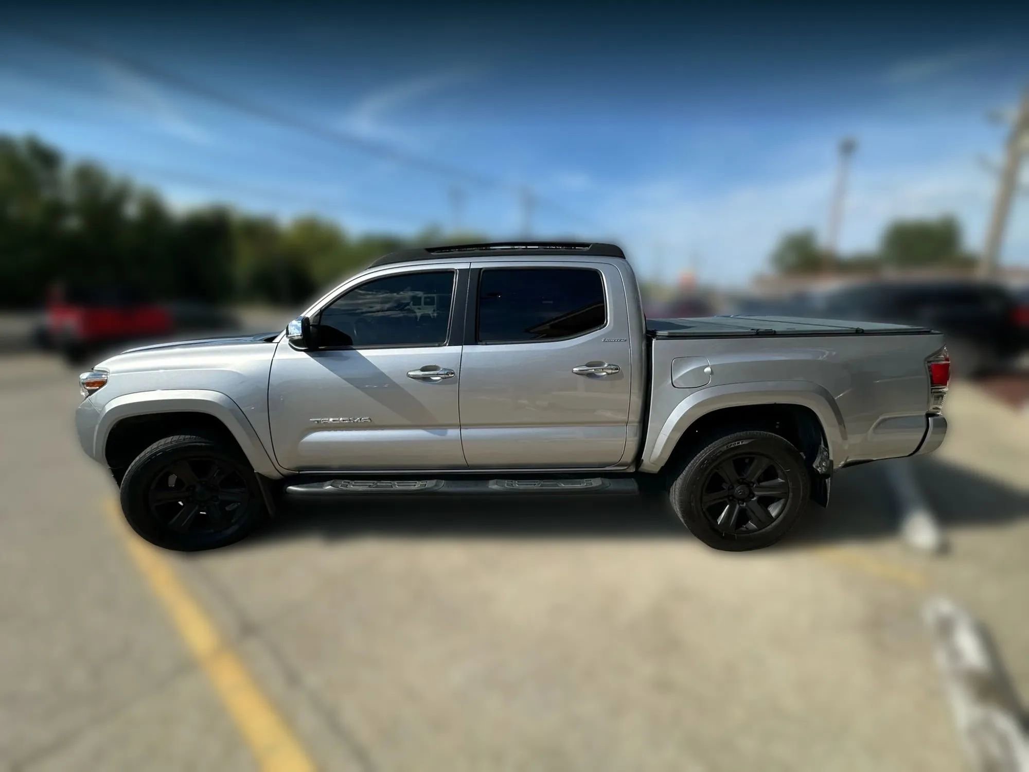 Used 2018 Toyota Tacoma Limited image 4