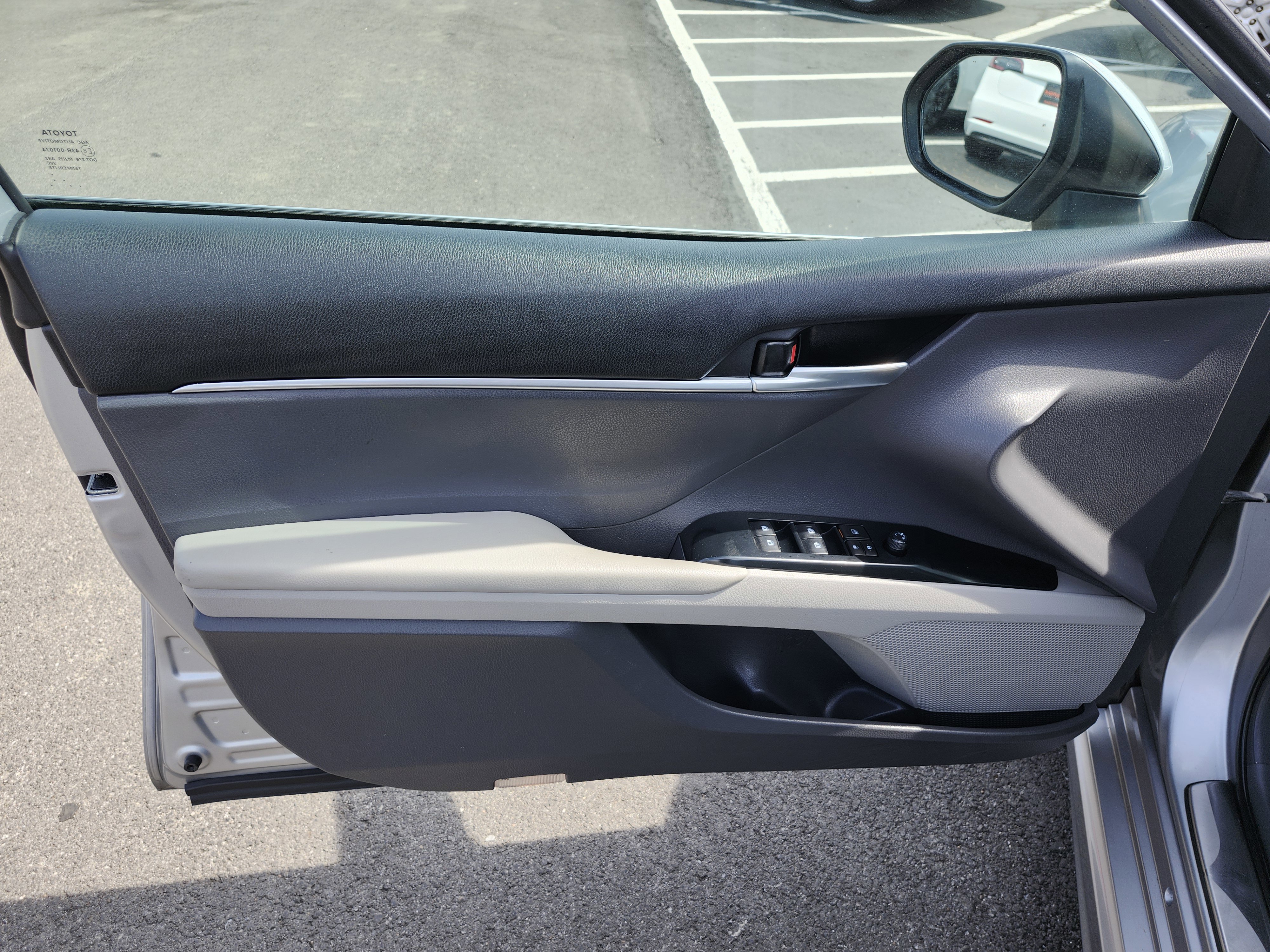 Used 2019 Toyota Camry SE image 23