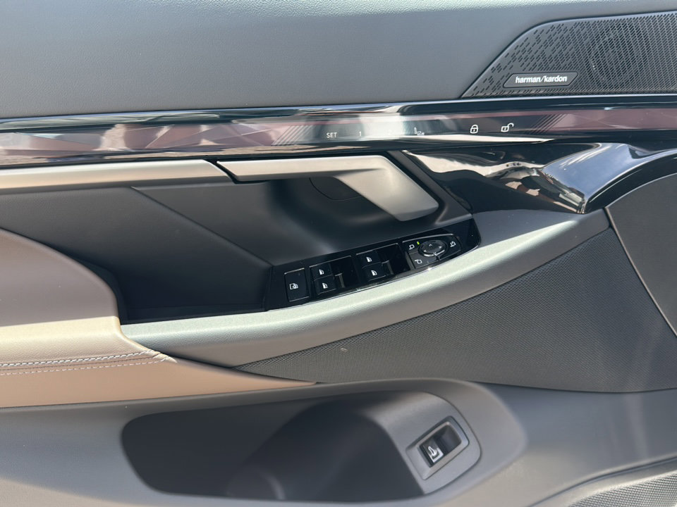 New 2026 BMW i5 eDrive40 image 13