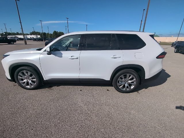Used 2026 Toyota Grand Highlander AWD image 12