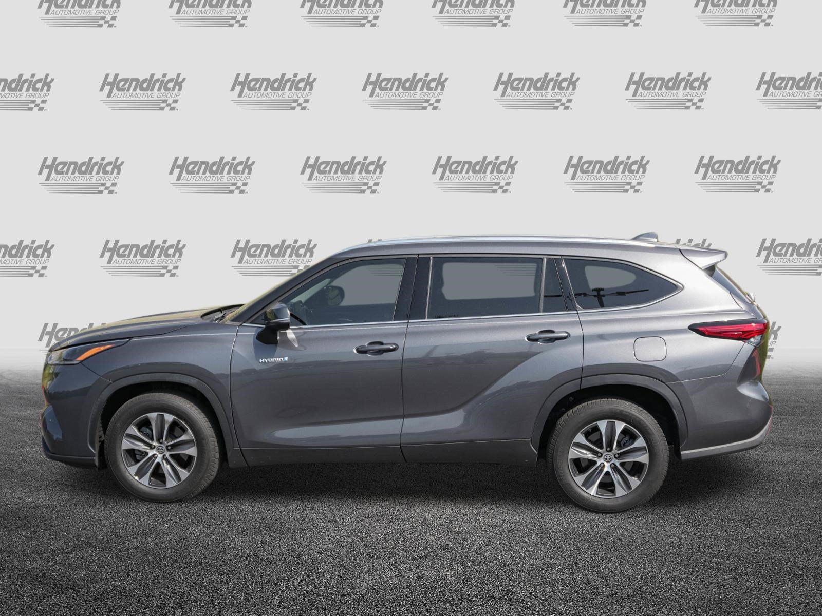 Used 2021 Toyota Highlander XLE FWD image 6