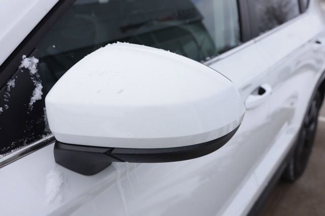 Used 2025 Volkswagen Taos SE w/ Black Wheel Package image 12