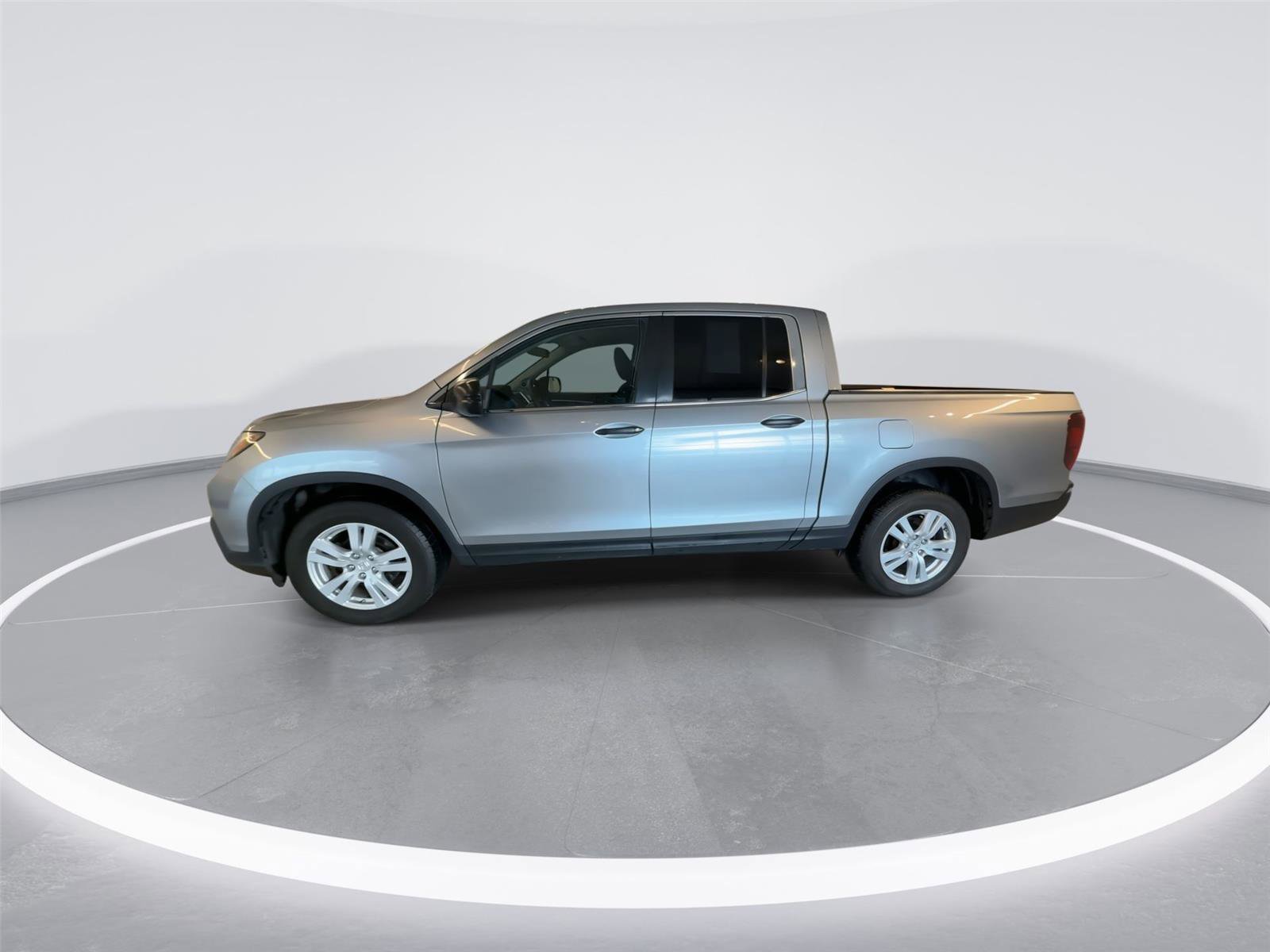 Used 2017 Honda Ridgeline RT image 3