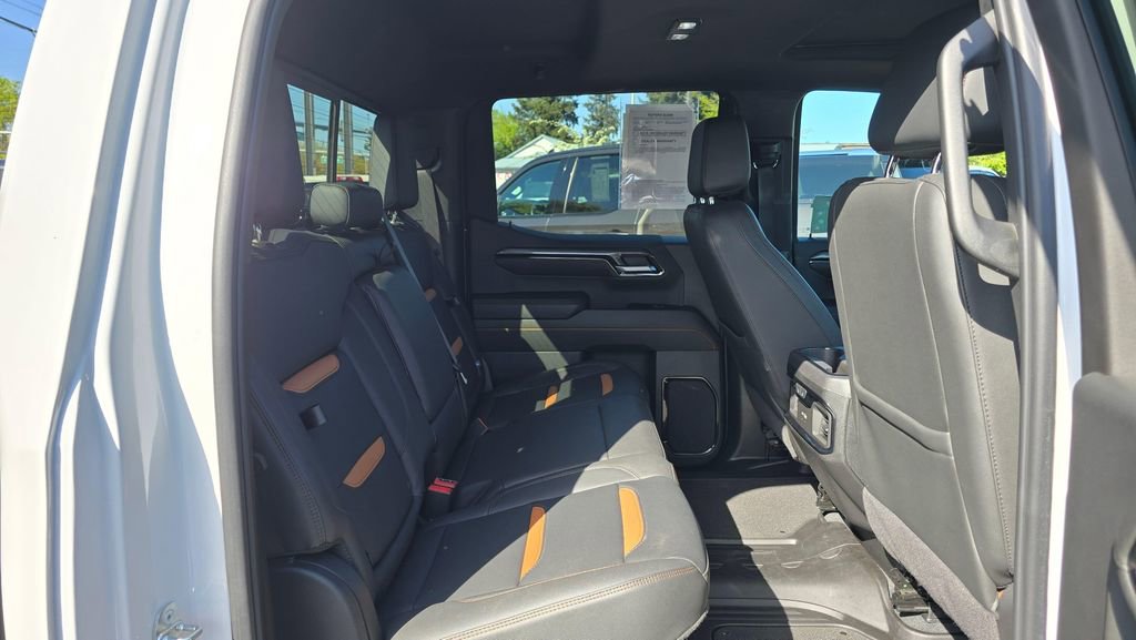 Used 2024 GMC Sierra 1500 AT4 w/ Technology Package AWD/4WD image 12