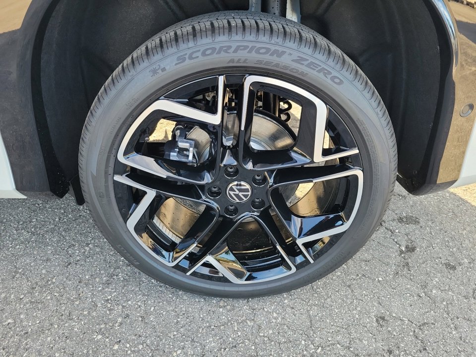 New 2026 Volkswagen Tiguan SEL R-Line image 25