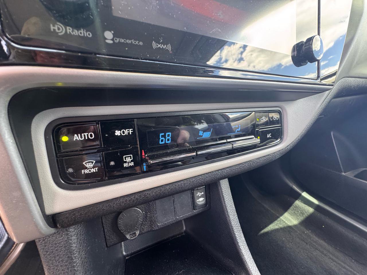 Used 2017 Toyota Corolla LE FWD image 25