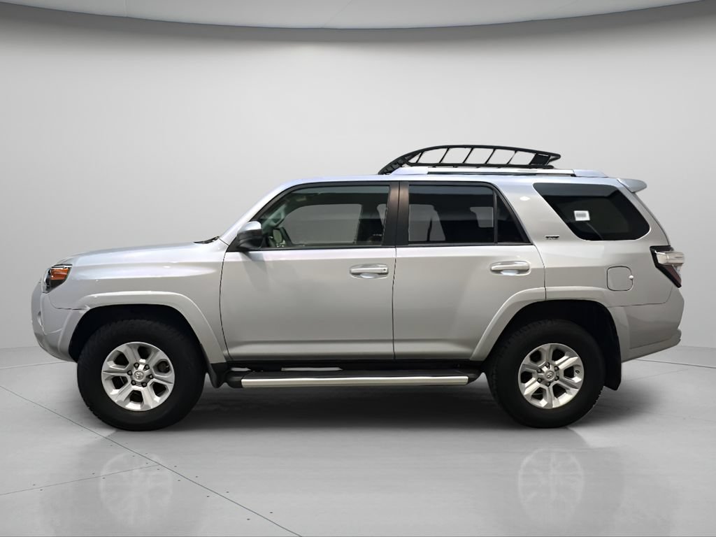 Used 2018 Toyota 4Runner SR5 AWD/4WD image 3