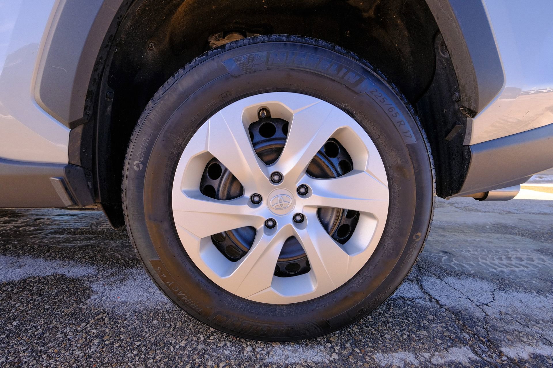 Used 2024 Toyota RAV4 LE image 41