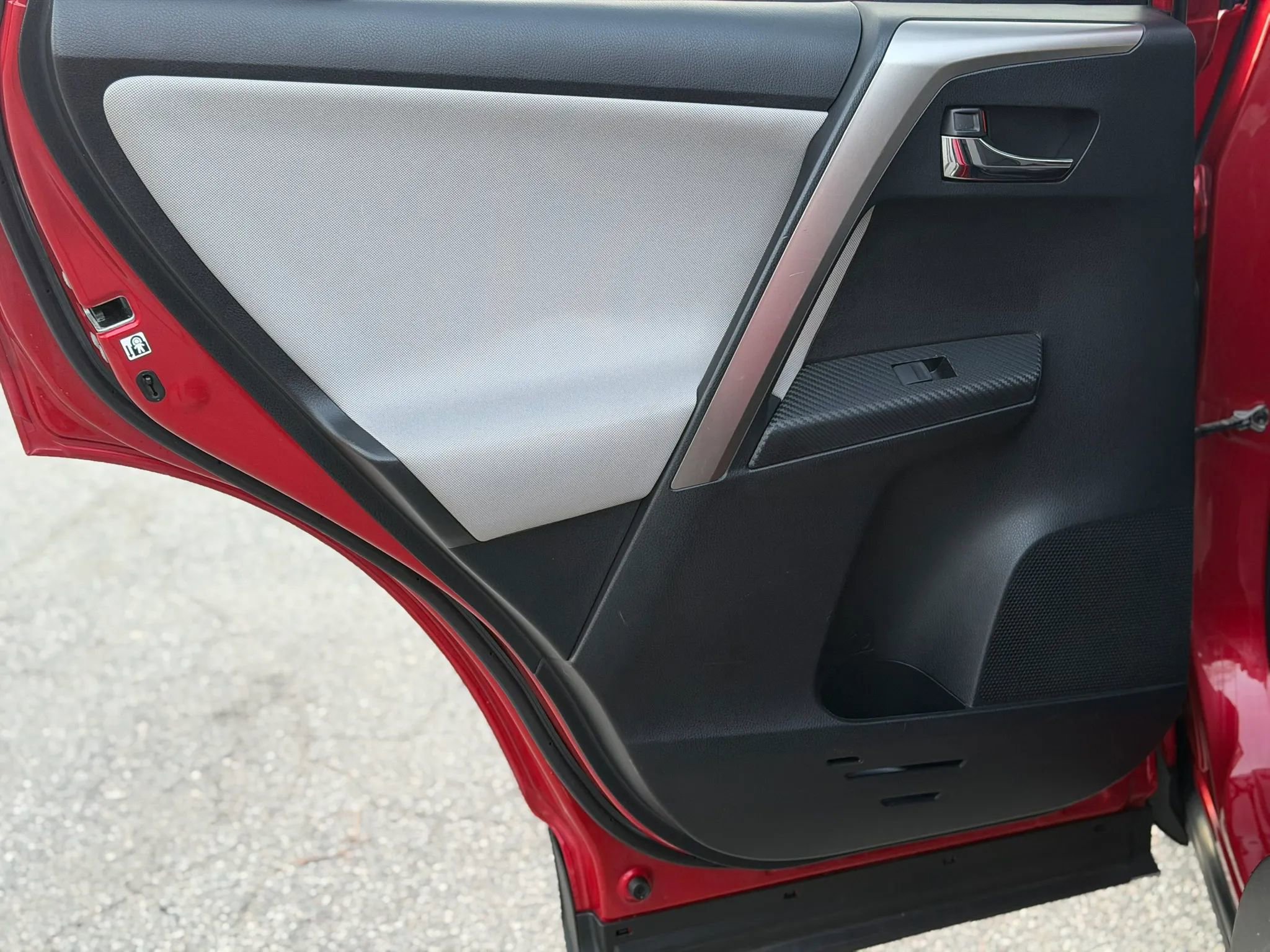 Used 2015 Toyota RAV4 XLE image 33