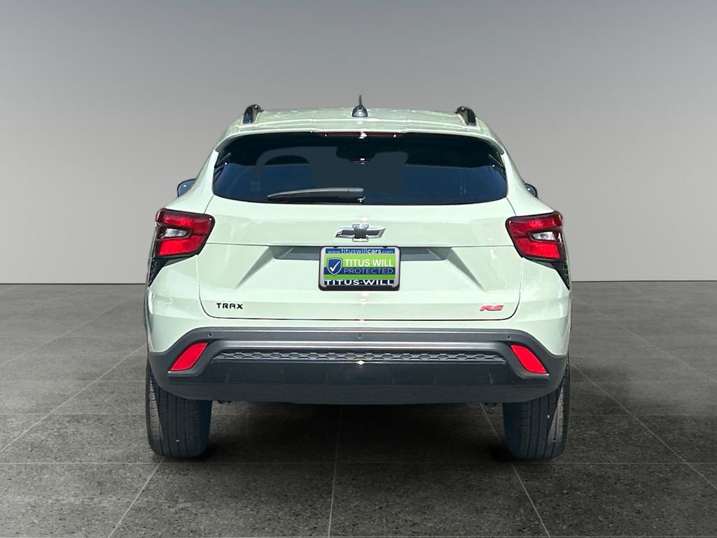 Used 2024 Chevrolet Trax RS w/ Sunroof Package FWD image 8
