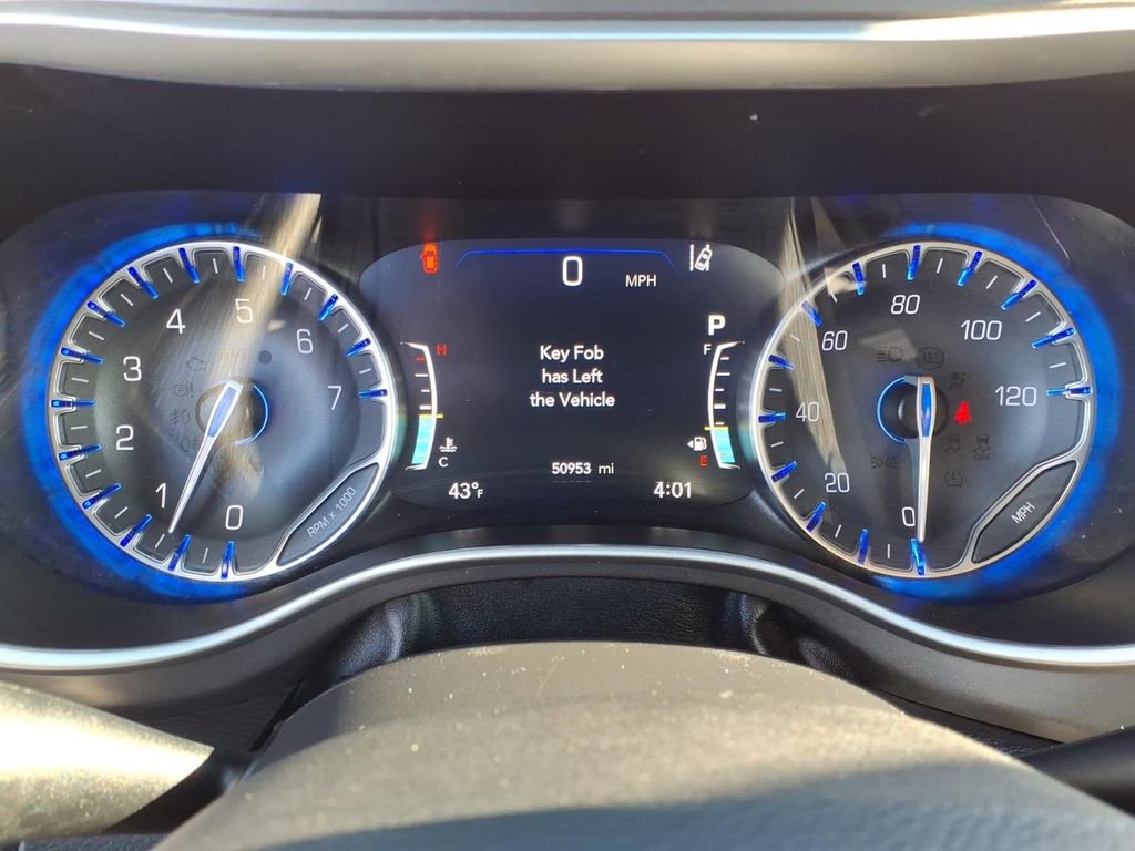 Used 2024 Chrysler Pacifica Touring-L image 30