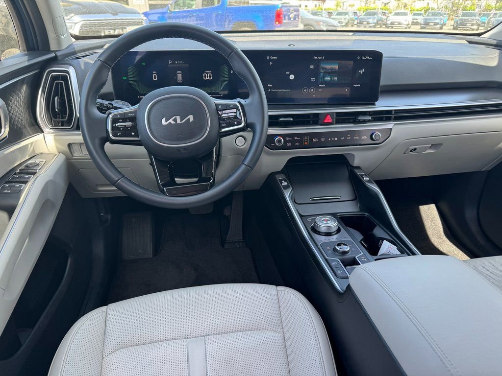 Used 2025 Kia Sorento EX image 13
