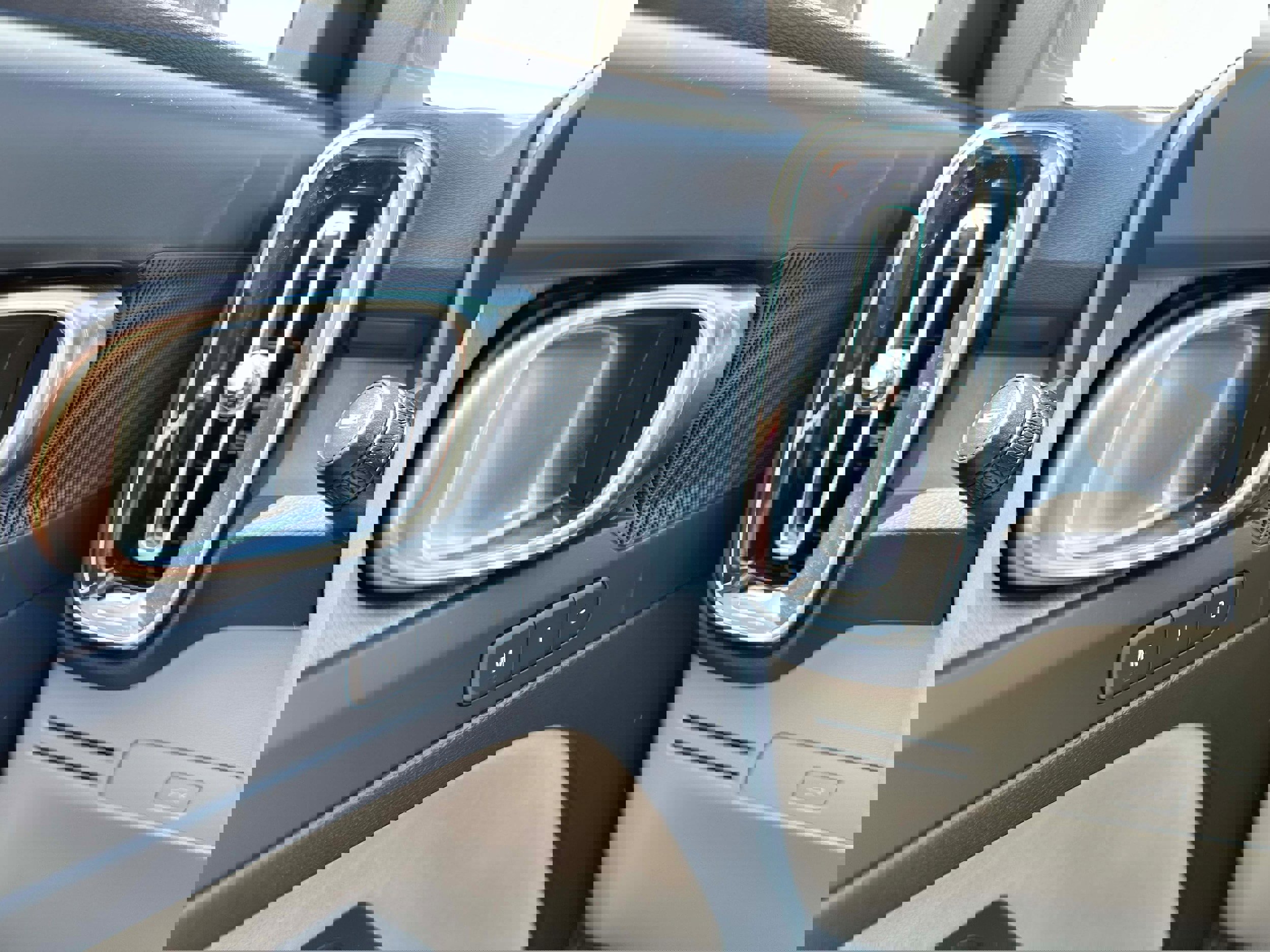 New 2026 Volvo XC40 B5 Plus w/ Protection Package Premier image 15