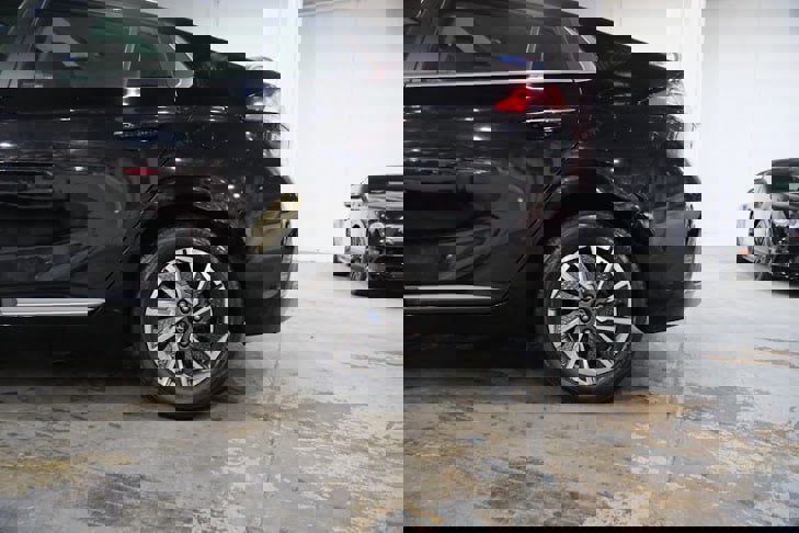 Used 2020 Hyundai Ioniq Limited image 7