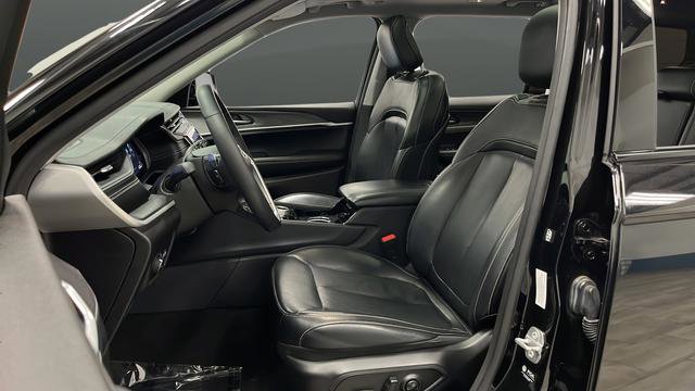 Used 2022 Jeep Grand Cherokee L Limited AWD/4WD image 9