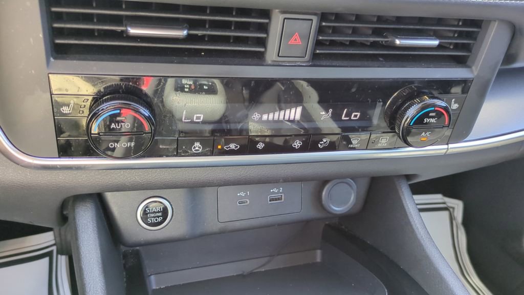 Used 2023 Nissan Rogue SV w/ SV Premium B Package image 20