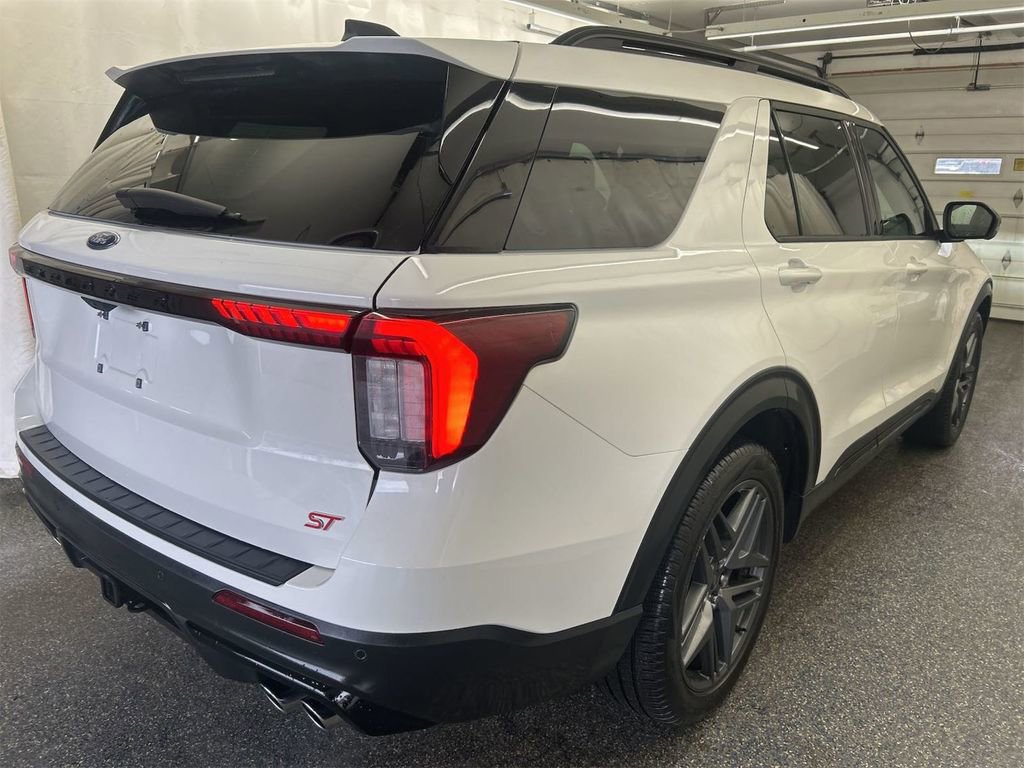 Certified 2025 Ford Explorer ST AWD/4WD image 5