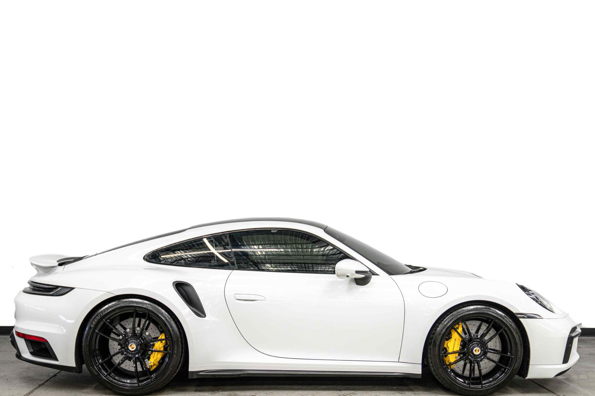 Used 2022 Porsche 911 Turbo S AWD/4WD image 2