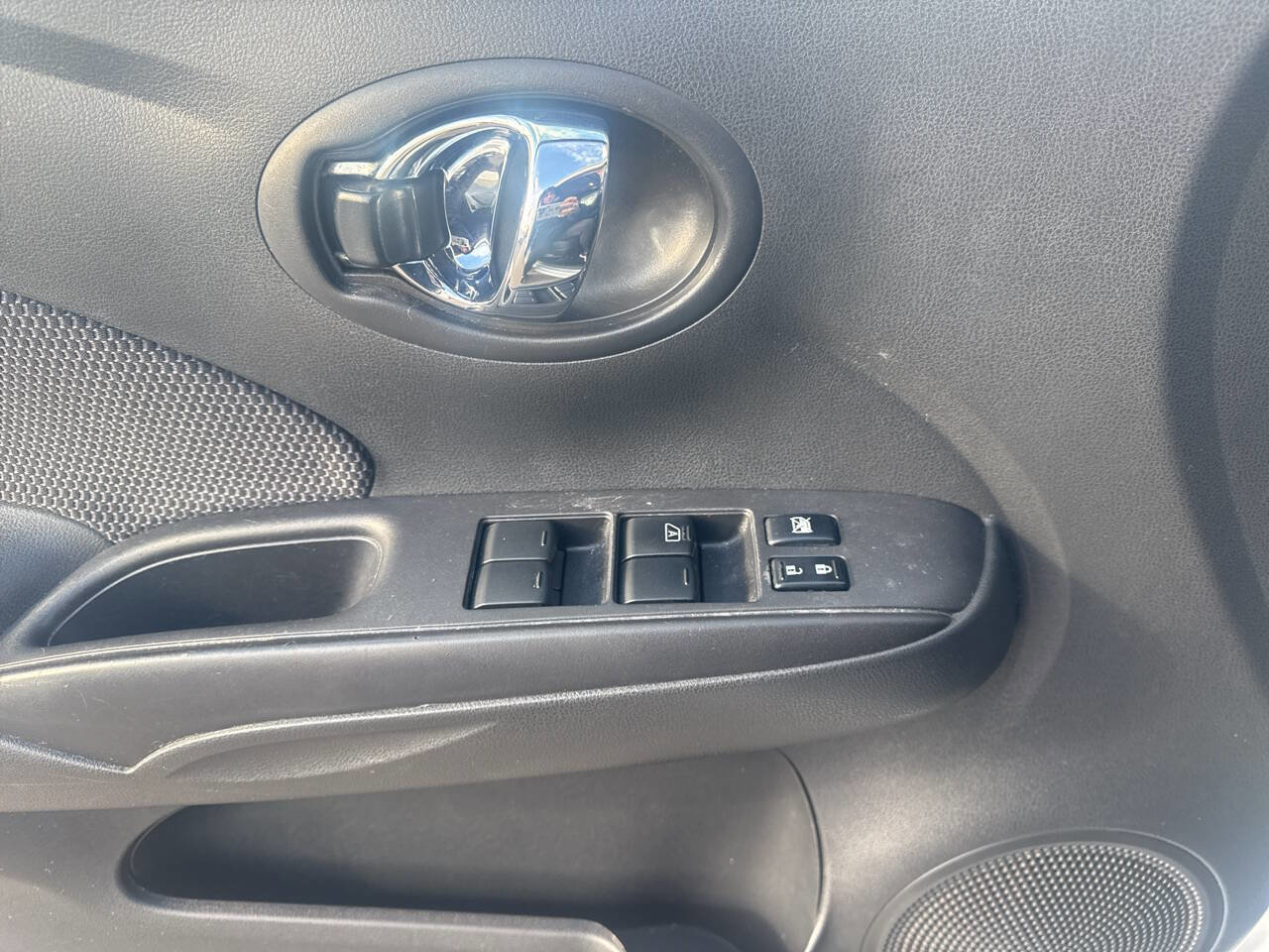 Used 2016 Nissan Versa SV image 8