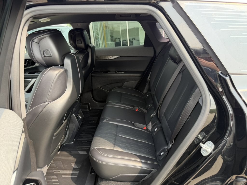 Certified 2025 Cadillac Optiq Luxury 2 w/ LPO, Floor Liner Package AWD/4WD image 19