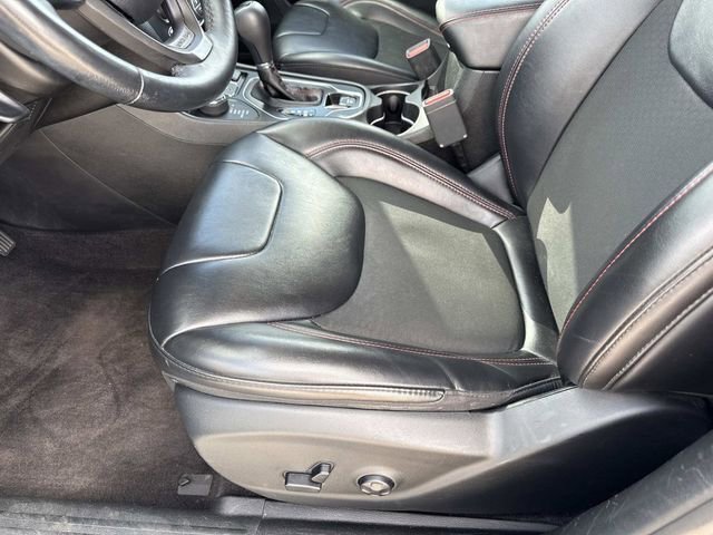 Used 2019 Jeep Cherokee Trailhawk w/ Cold Weather Group image 19