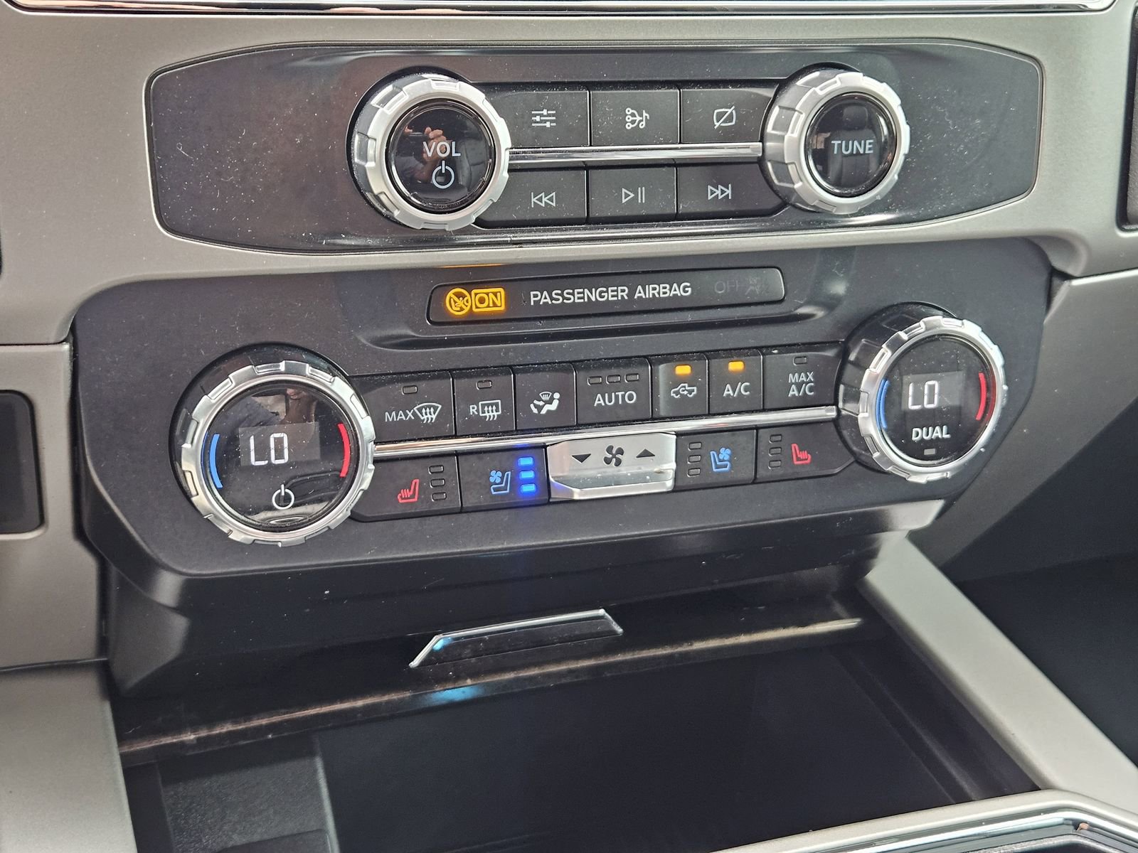 Used 2022 Ford F350 Lariat w/ Chrome Package image 21