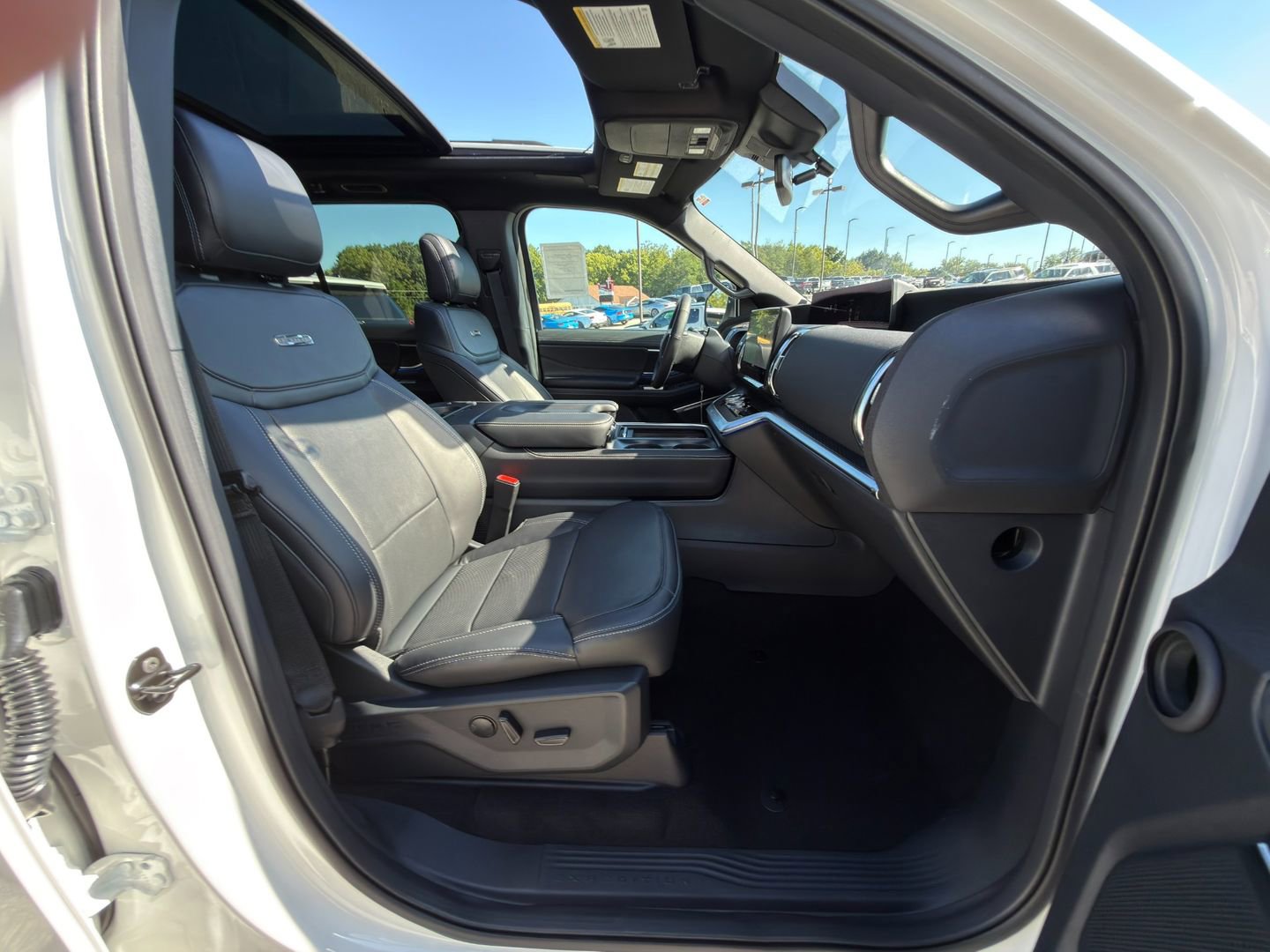 New 2025 Ford Expedition Max Platinum w/ Stealth Performance Package image 10