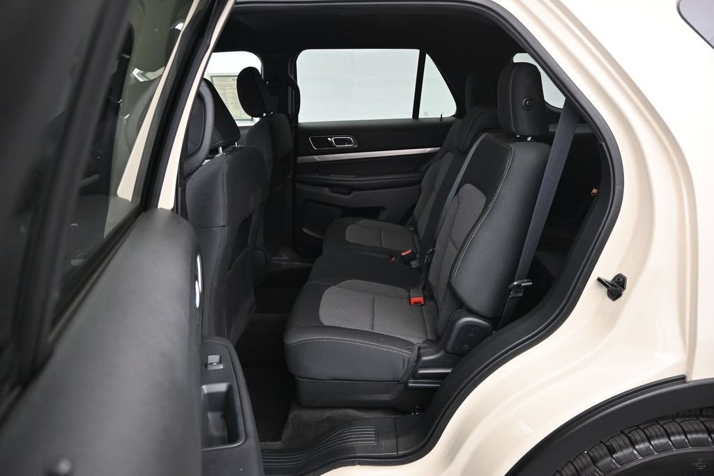 Certified 2018 Ford Explorer XLT w/ Equipment Group 201A FWD image 13