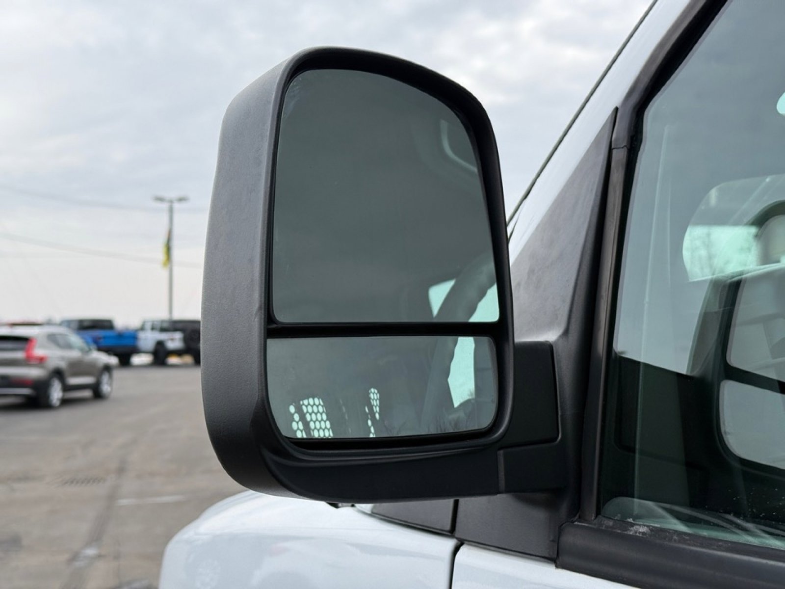 Used 2018 Chevrolet Express 2500 w/ Driver Convenience Package image 32