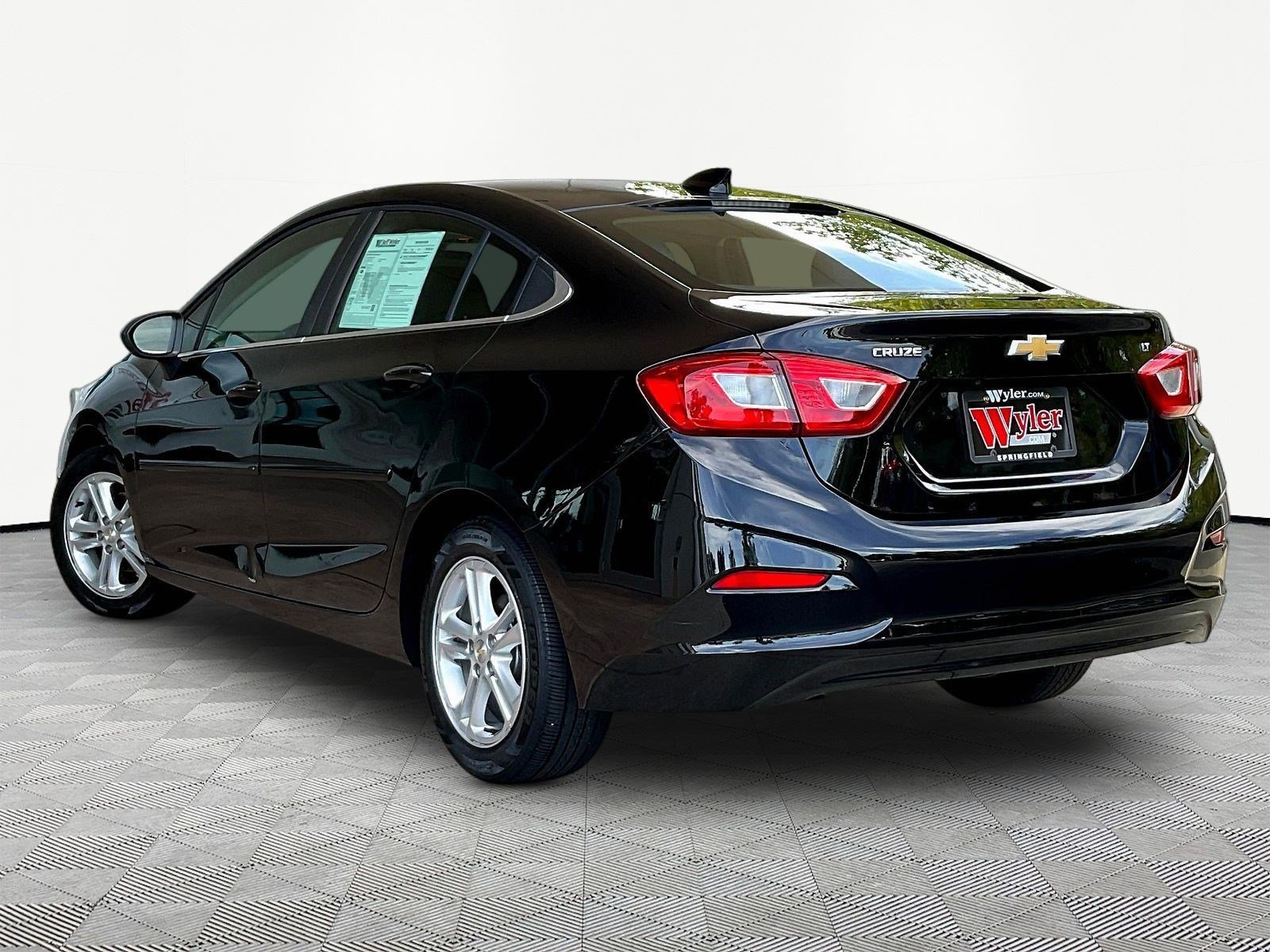 Used 2018 Chevrolet Cruze LT FWD image 4