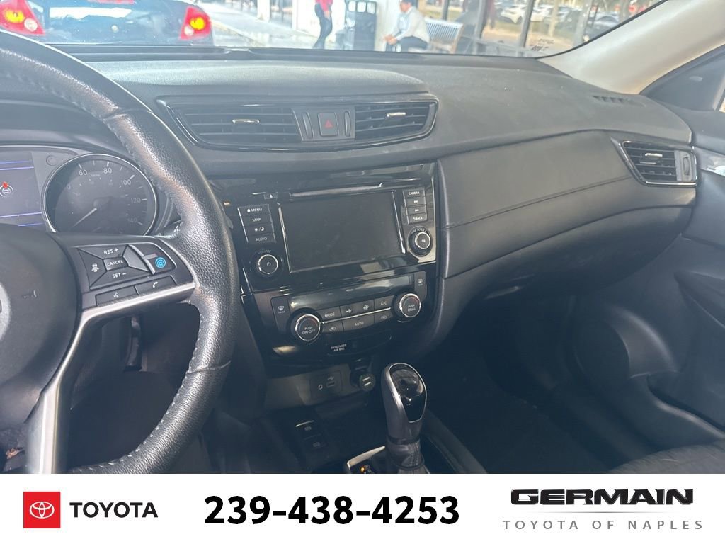 Used 2019 Nissan Rogue SV w/ Premium Package image 16