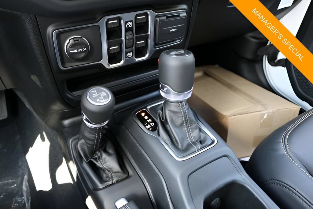 New 2025 Jeep Wrangler Unlimited Sahara AWD/4WD image 24