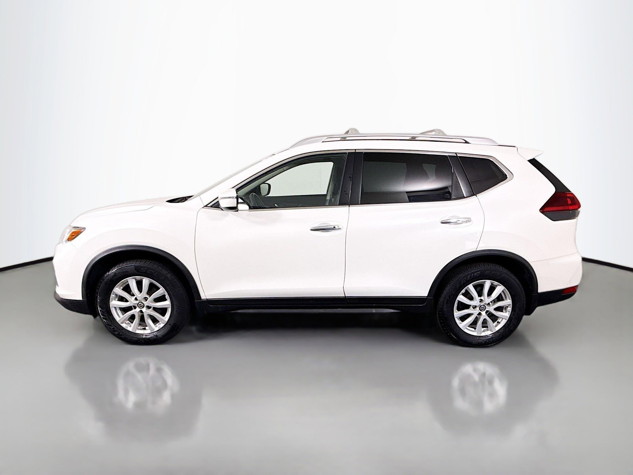 Used 2019 Nissan Rogue SV image 6