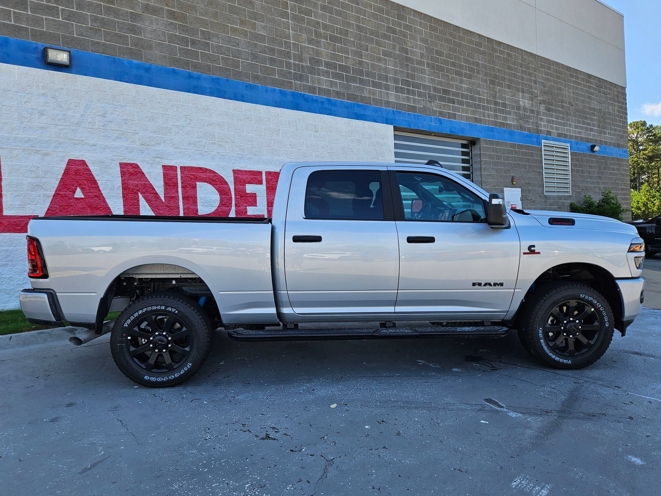 New 2026 RAM 2500 Big Horn AWD/4WD image 8