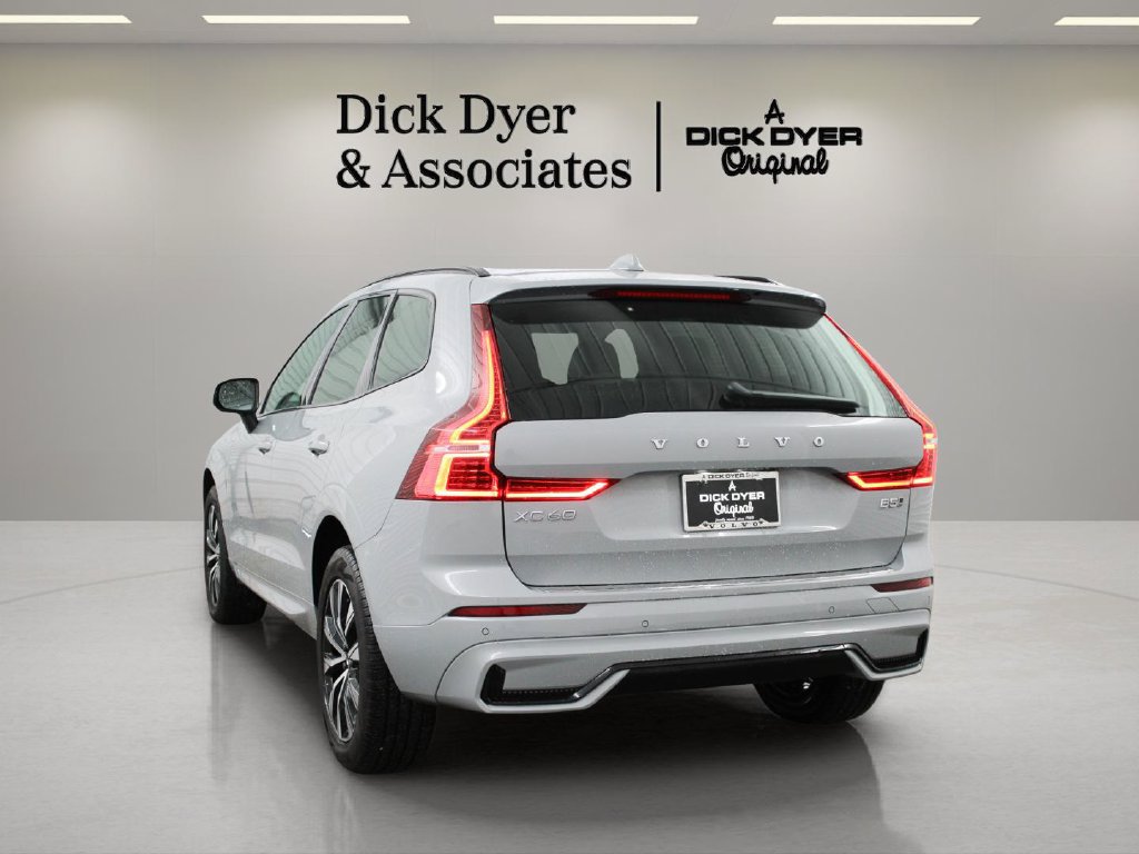 Used 2024 Volvo XC60 B5 Core w/ Protection Package Premier AWD/4WD image 8