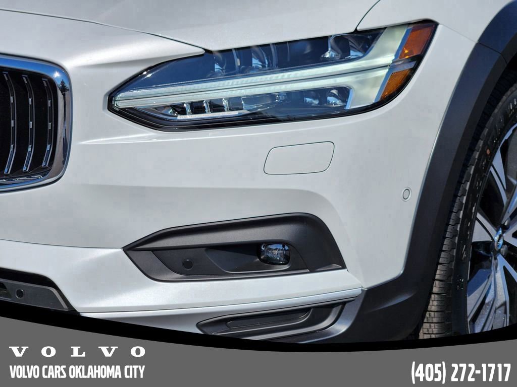 New 2026 Volvo V90 B6 Cross Country Ultra w/ Protection Package Premier image 8
