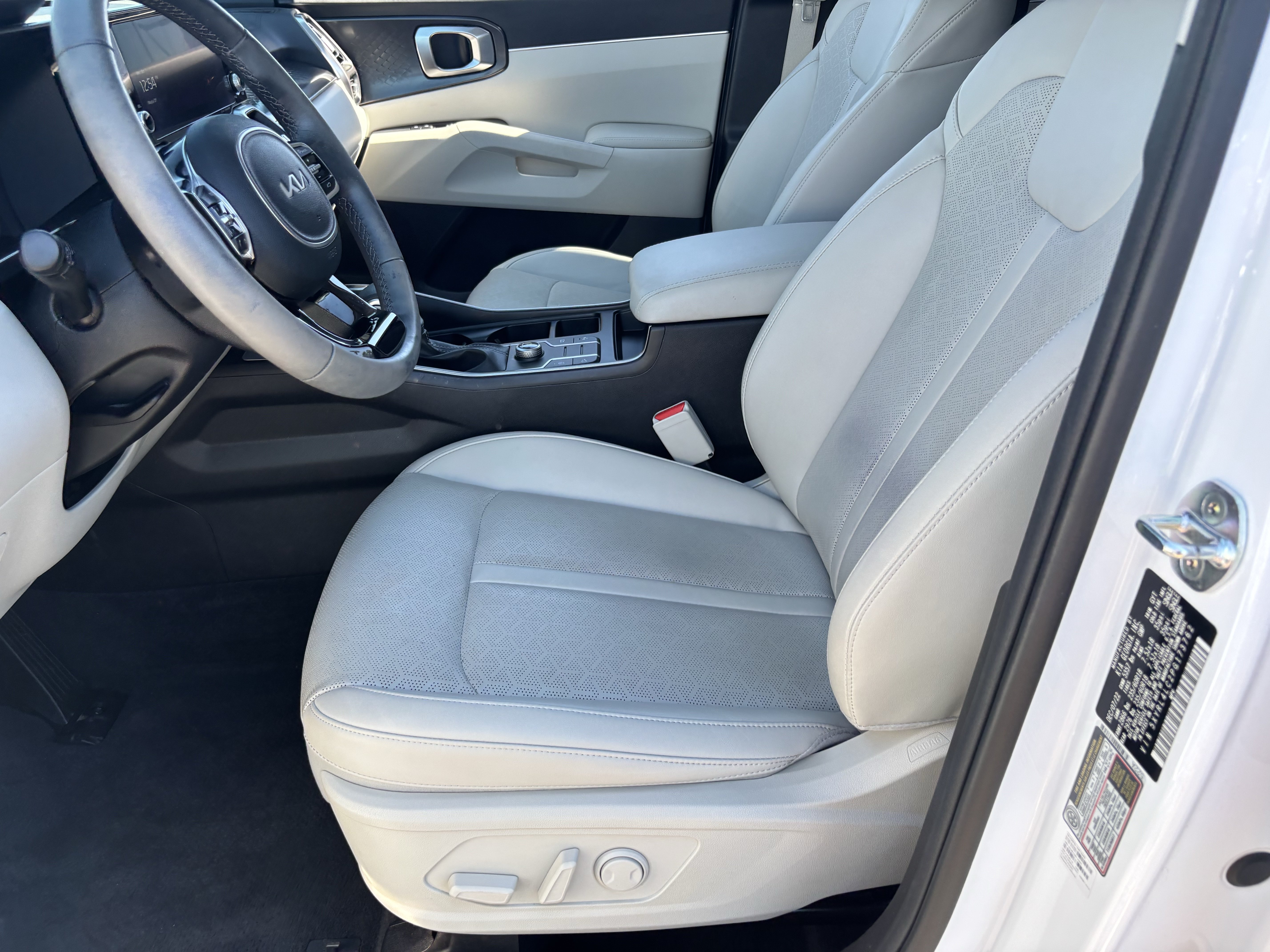 Certified 2023 Kia Sorento S w/ Panoramic Sunroof Package FWD image 17