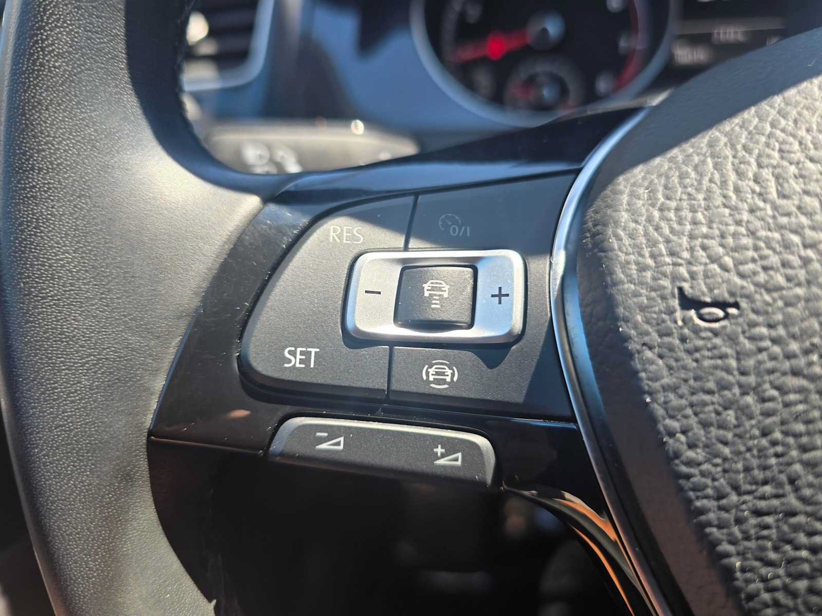 Used 2019 Volkswagen Golf S FWD image 33