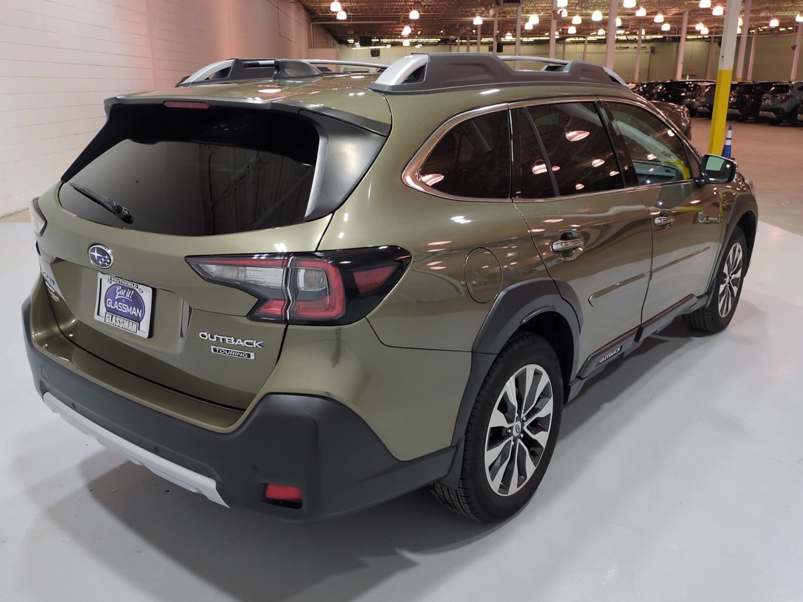Certified 2023 Subaru Outback Touring AWD/4WD image 3