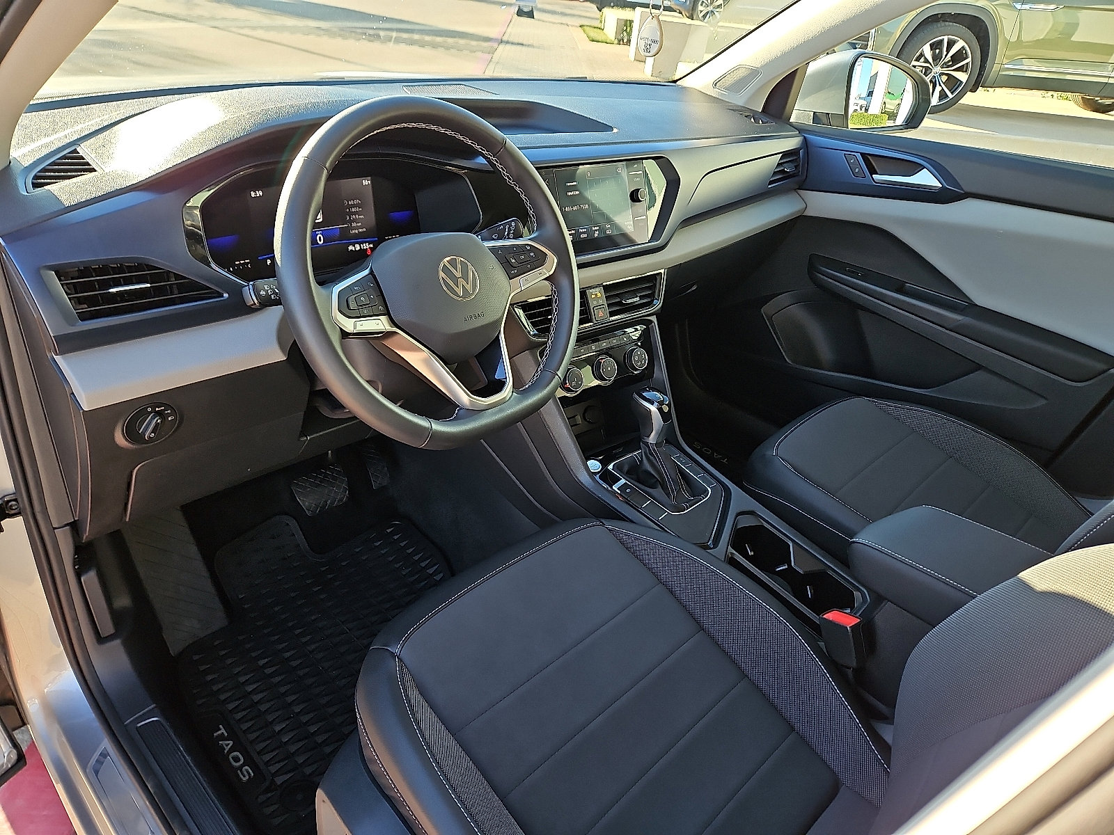 Used 2023 Volkswagen Taos SE image 11